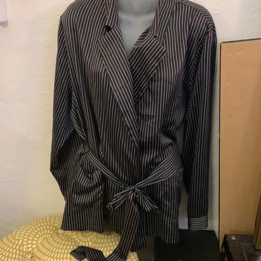Ambrielle Robe Preowned